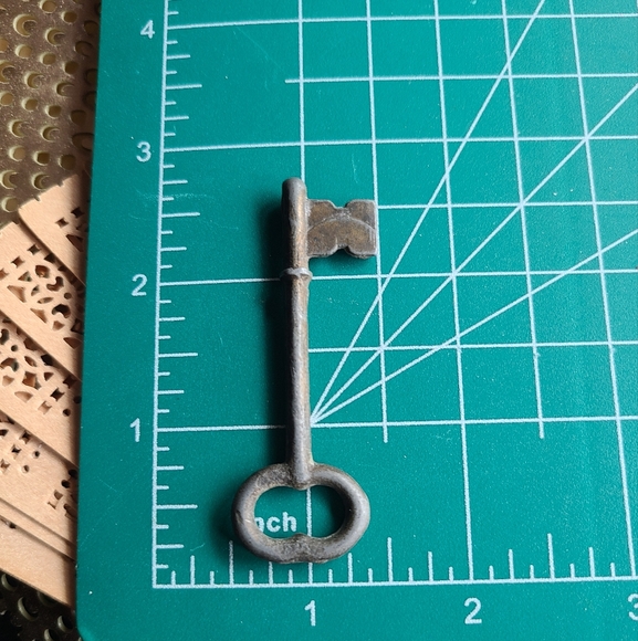 Antique Rustic Metal Key - Picture 5 of 10